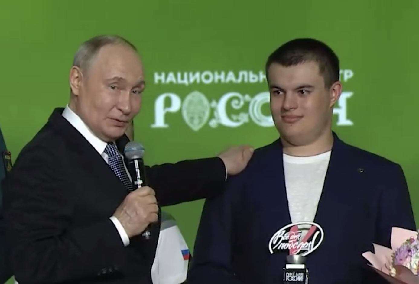 «Страшно было?»: Путин поговорил с молодым героем из Дагестана, спасшим десятки людей от стихии