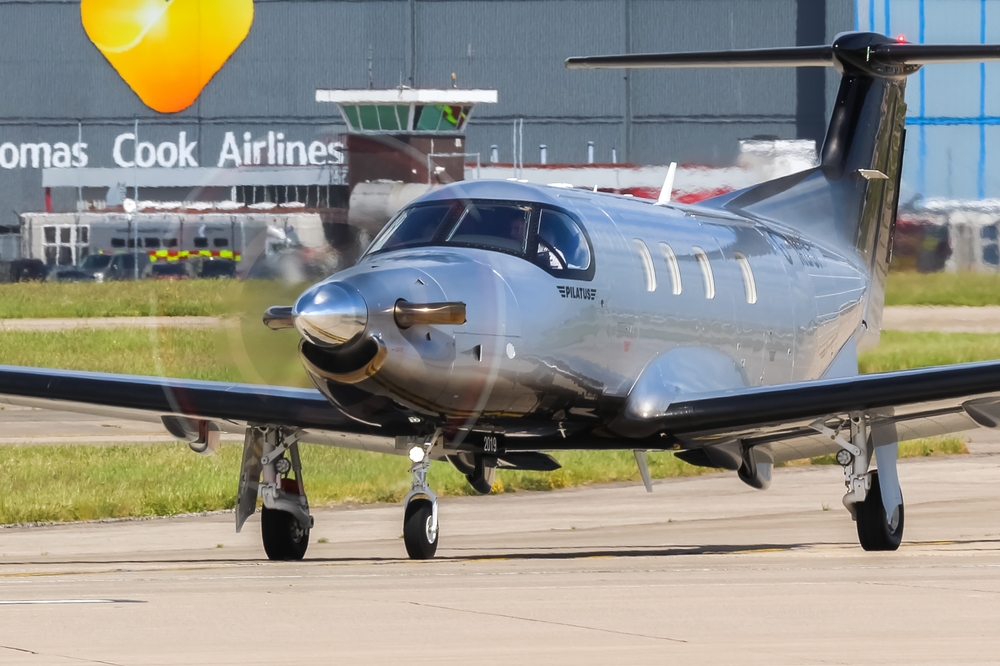 Пилот Ravenair написал в небе над Ливерпулем слово «скучно» во время полёта