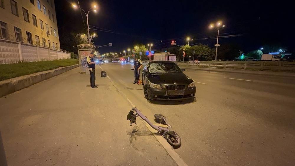 Подросток на самокате столкнулся с BMW и попал в реанимацию в Екатеринбурге