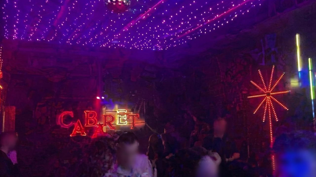 ОМОН провёл рейд в гей-клубе* Cabaret в Санкт-Петербурге

