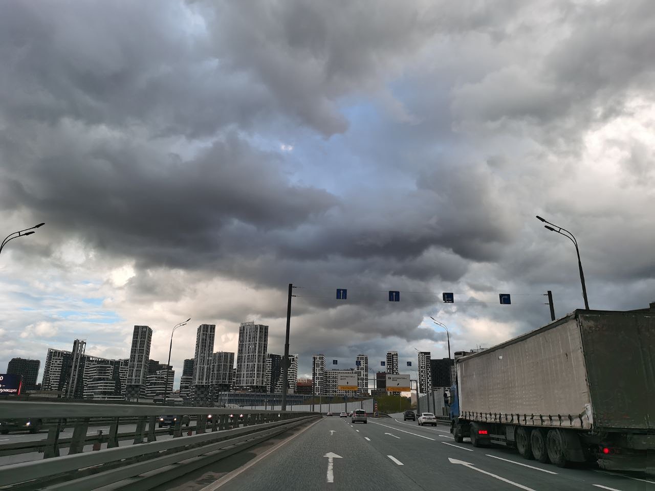 Движение из Ярославля в сторону Москвы перекрыто из-за угрозы БПЛА
