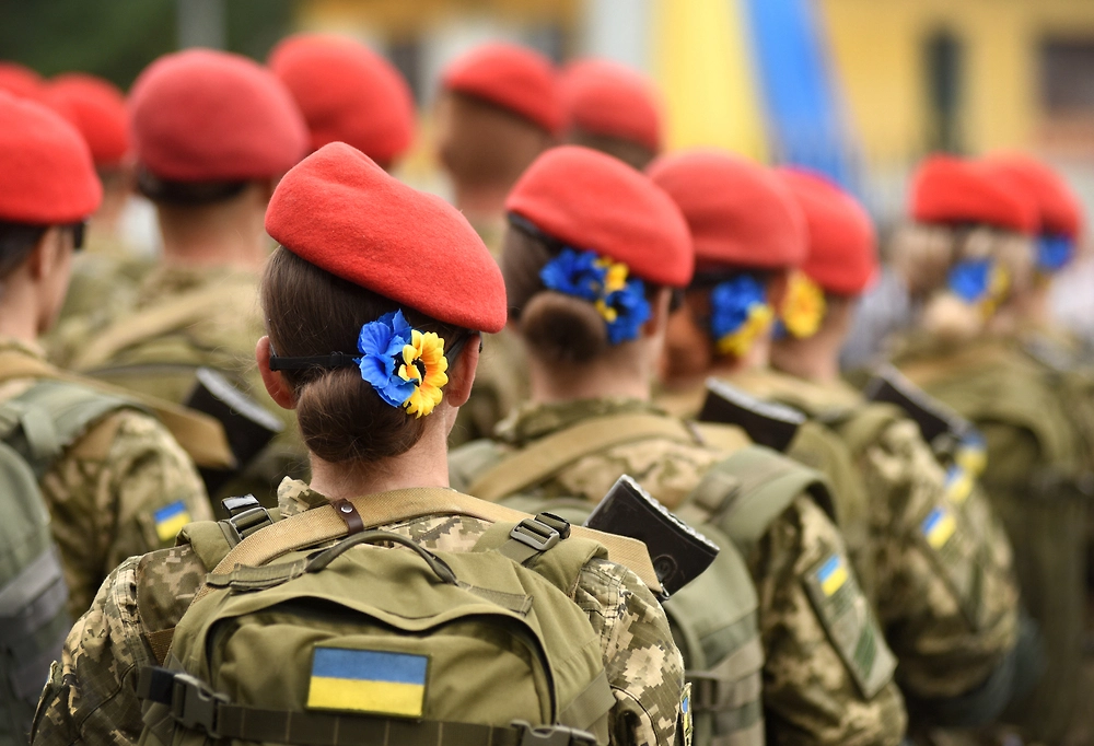 Воинскую обязанность для женщин без детей предложили ввести на Украине
