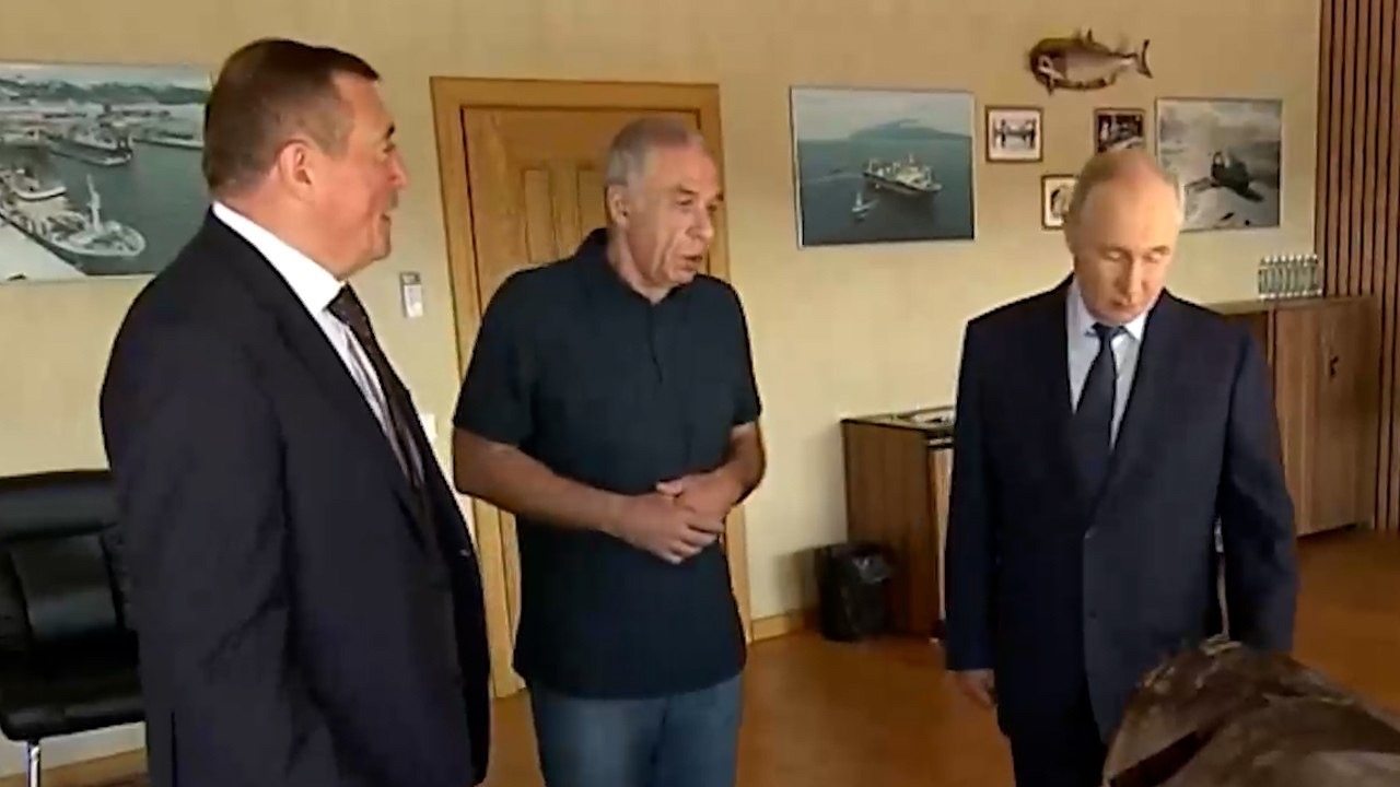 Владимир Путин впервые посетил остров Итуруп на Курилах