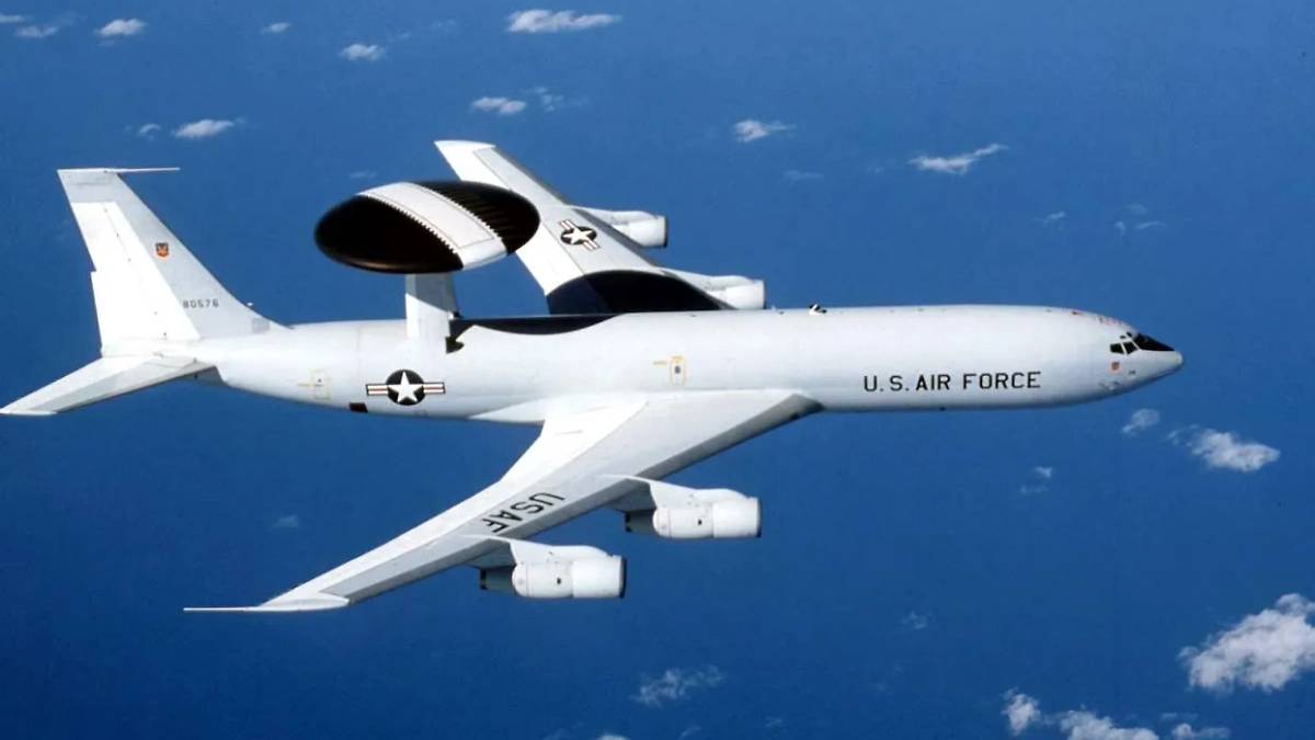 Самолёт ВВС США подал сигнал бедствия у Ормуза
