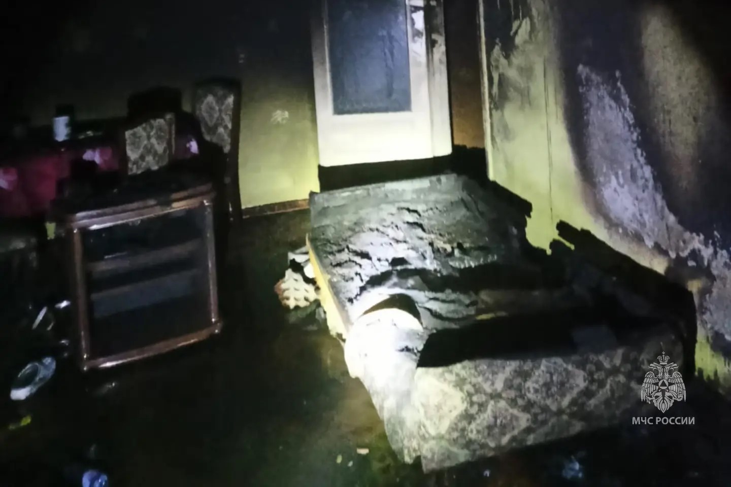 Один человек погиб и 20 эвакуировали при пожаре в многоэтажке Нальчика