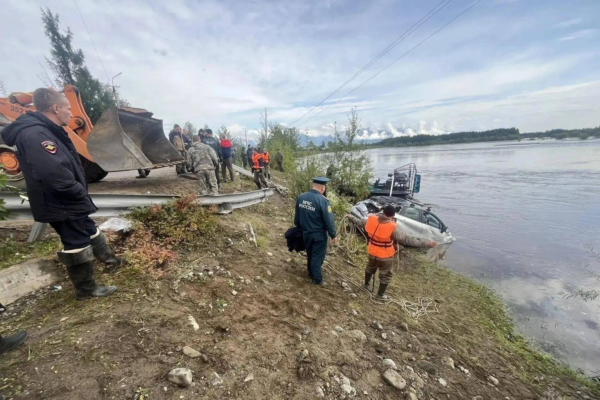 В Забайкалье нашли тело девушки, пропавшей после съезда автомобиля в реку