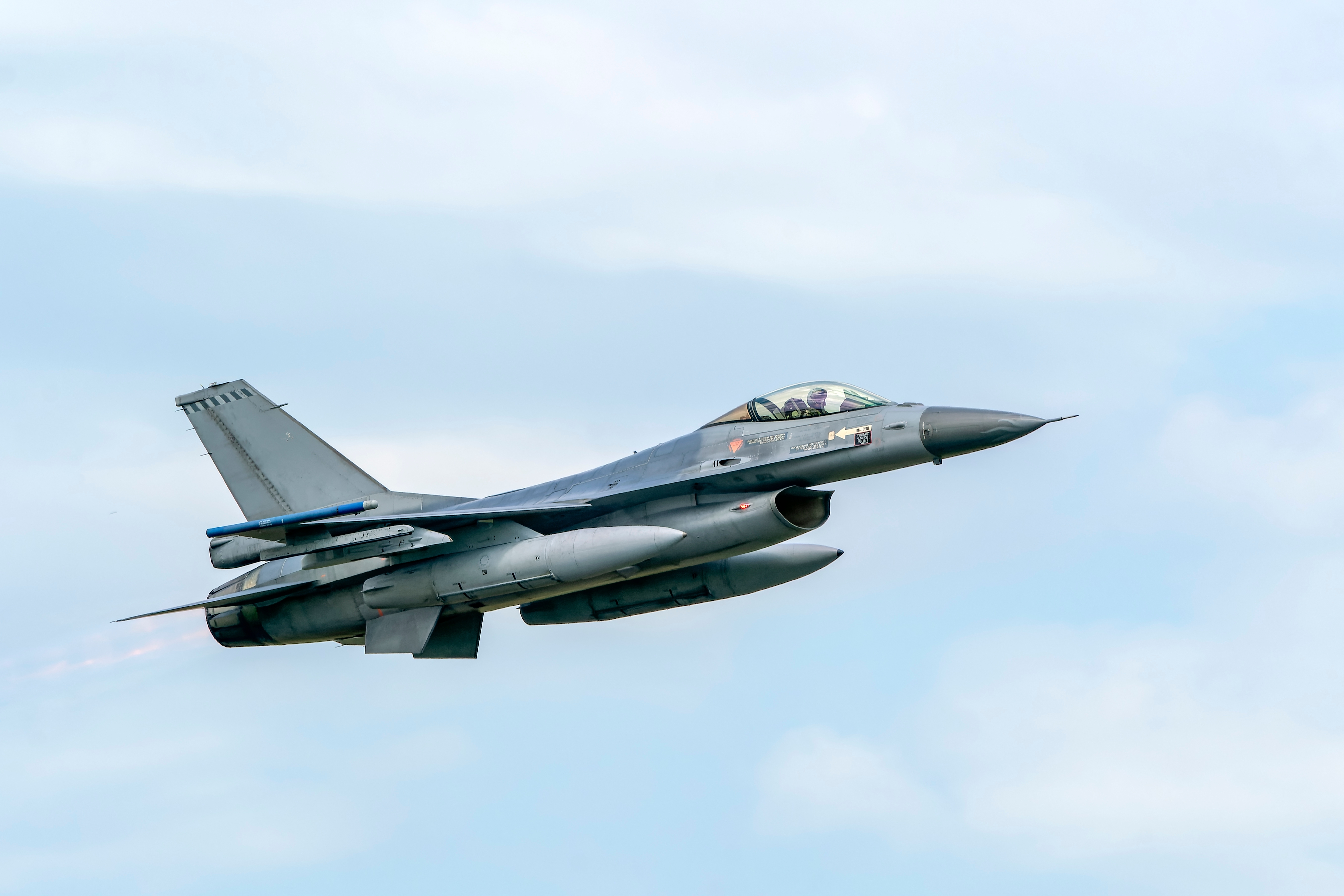 Зеленский сообщил о договорённости с Бельгией по передаче трёх F-16