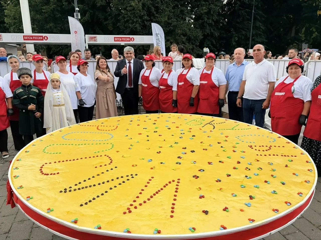 150 кг муки и 75 литров сиропа: В Нальчике приготовили самую большую в России халву