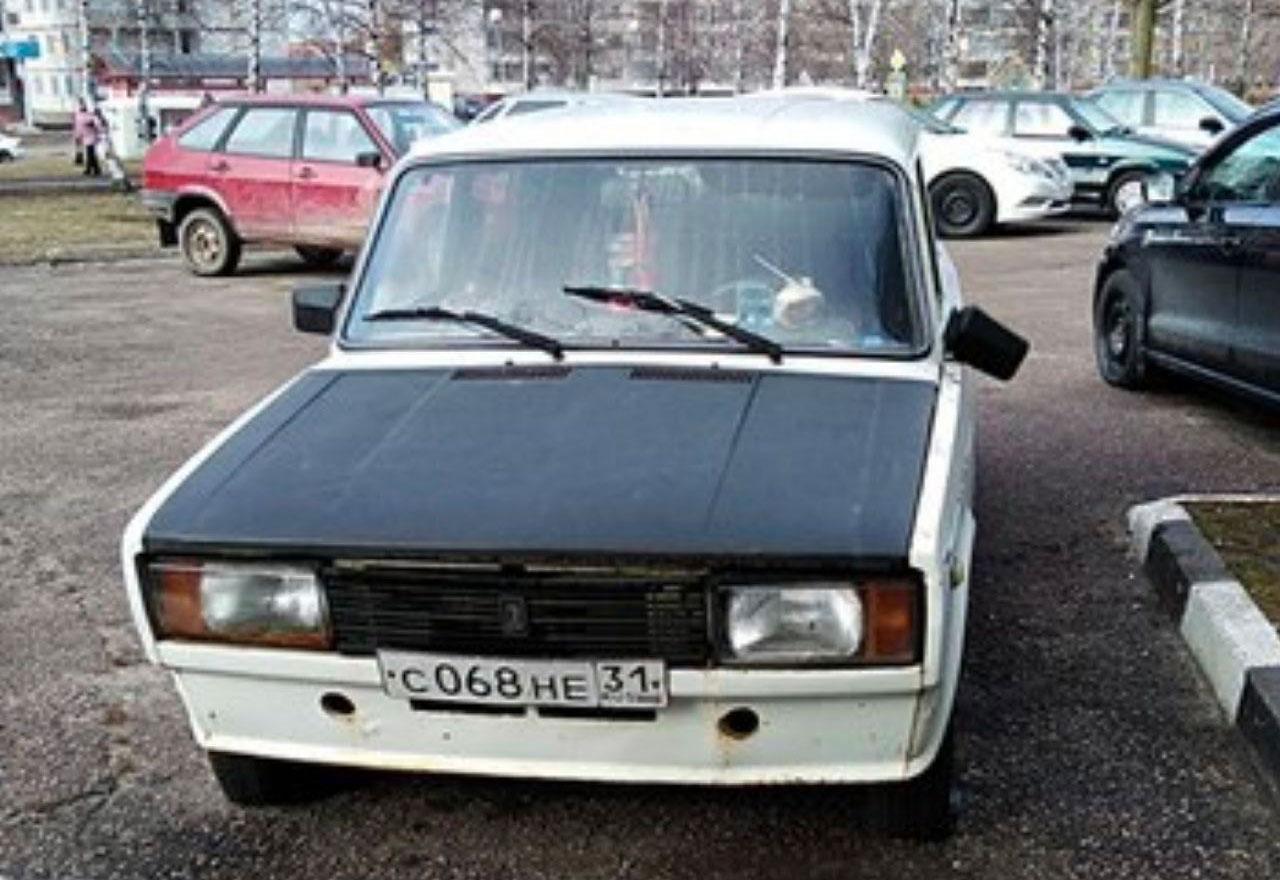 В Белгородской области мужчина всю зиму прожил в старой машине