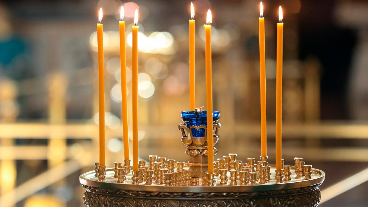 Свечи в храме