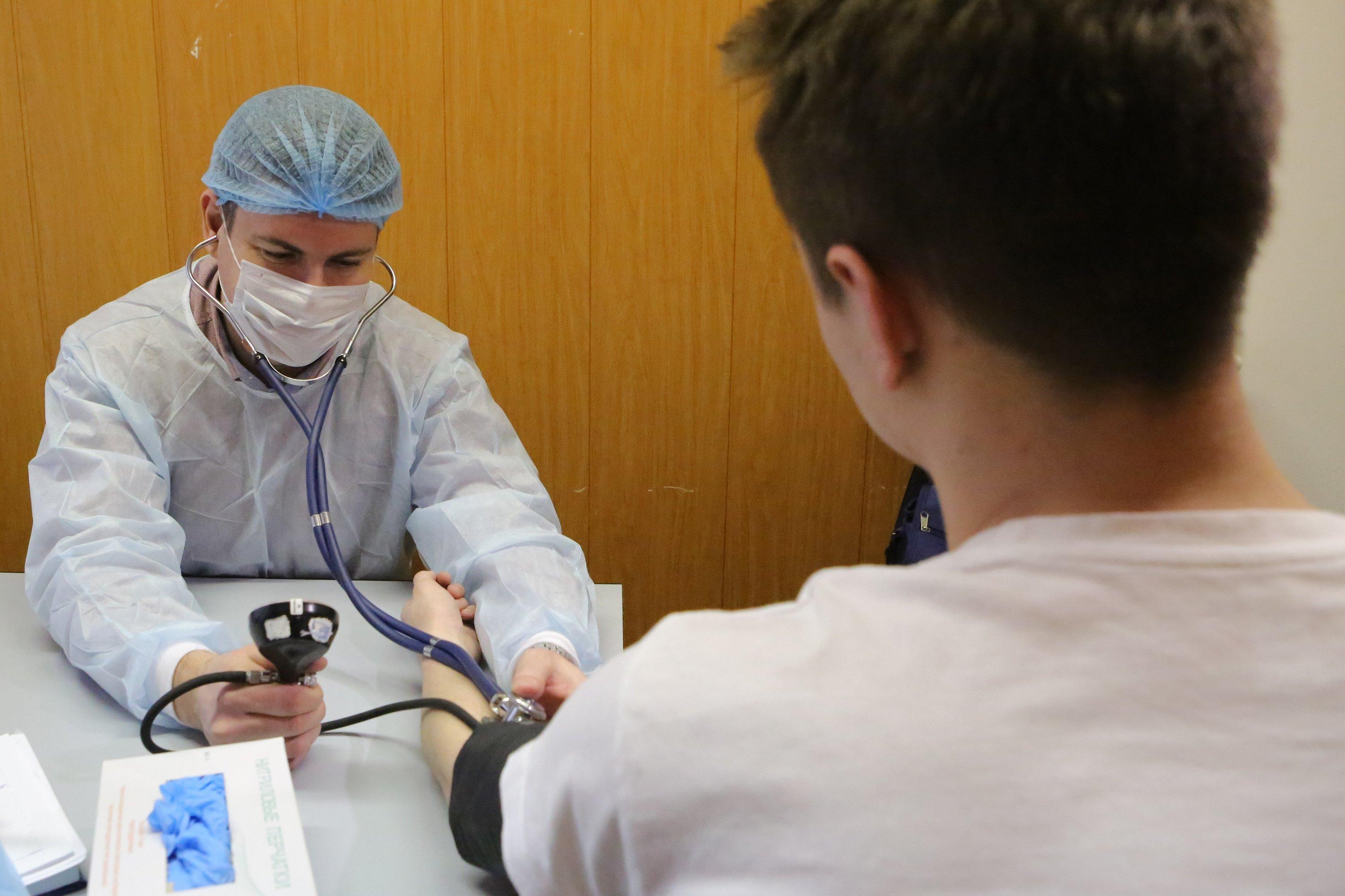 Всех больных пневмонией россиян обяжут пройти тест на коронавирус