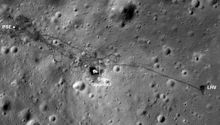 Место высадки "Аполлона-15", снятое в 2011 г. станцией Lunar Reconnaissance Orbiter. Фото © NASA