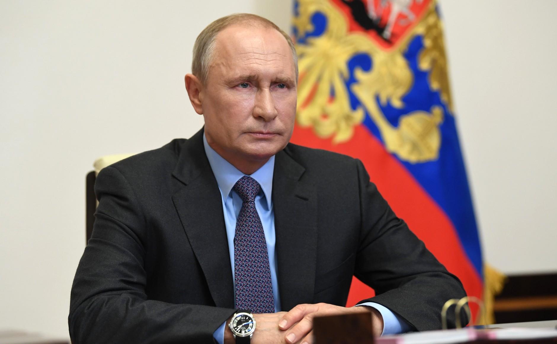 Песков ответил на вопрос, когда Путин может запустить отмену режима самоизоляции