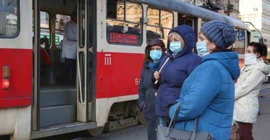 Киевлянам запретили пользоваться общественным транспортом, на остановках дежурит Нацгвардия