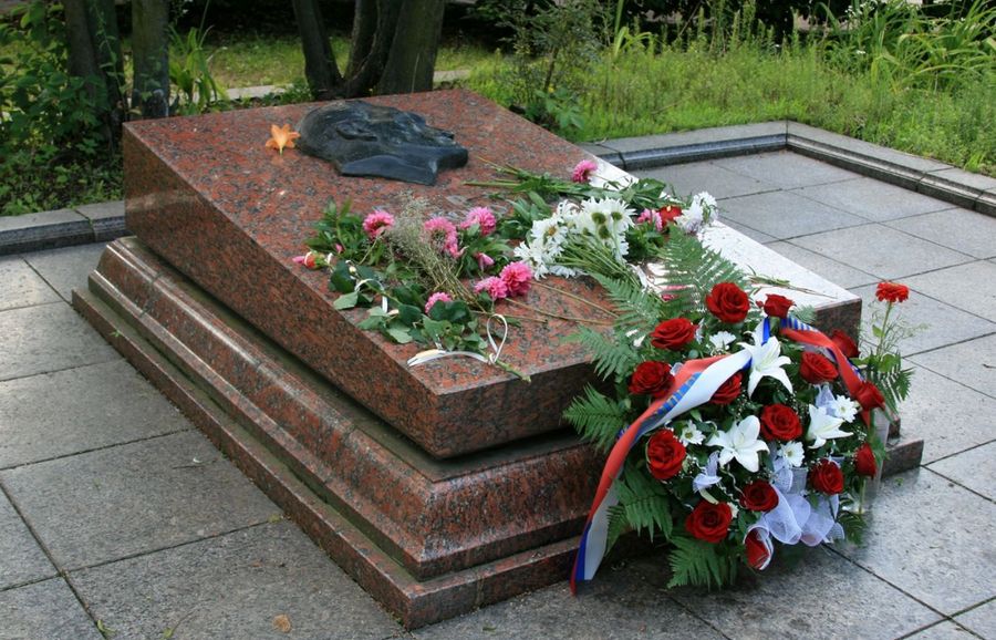 Могила Николая Кузнецова на Холме Славы во Львове Фото © Wikipedia