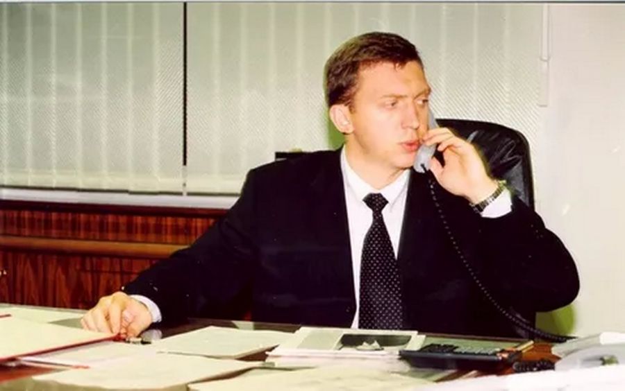 1994 год. Олег Дерипаска на Саяногорском алюминиевом заводе. Фото © Пресс-служба САЗа