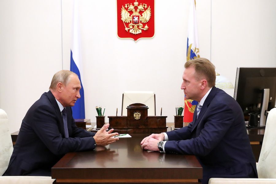 Владимир Путин и Игорь Шувалов. Фото © Михаил Климентьев / ТАСС