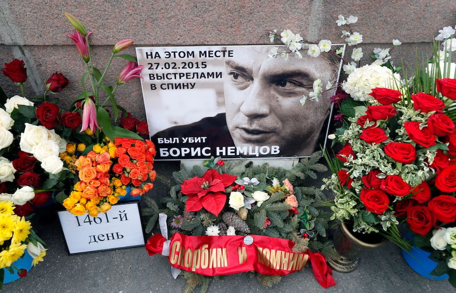 <p>Акция памяти Бориса Немцова в Москве. Фото © EPA / TASS</p>