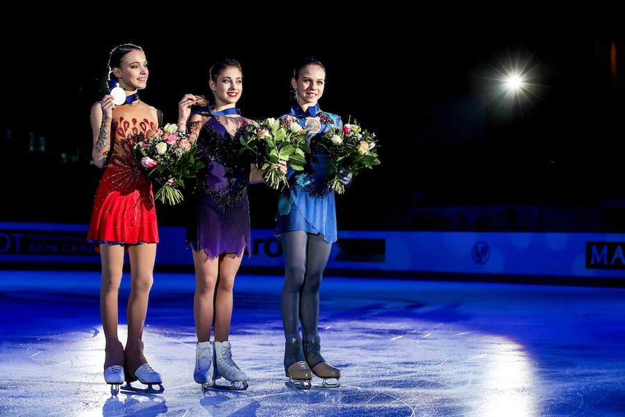 Спортсменки Анна Щербакова, Алёна Косторная и Александра Трусова (слева направо). Фото © ТАСС / ЕРА / TATYANA ZENKOVICH