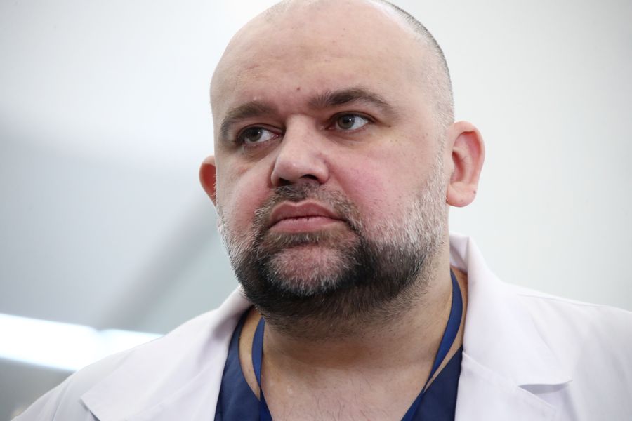 Главврач больницы в Коммунарке Денис Проценко. Фото © ТАСС / Валерий Шарифулин