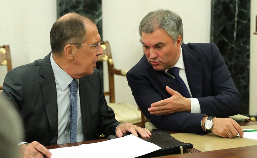 Министр иностранных дел Сергей Лавров и председатель ГД Вячеслав Володин. Фото © Kremlin