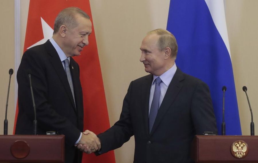 Президент Турции Реджеп Эрдоган и российский лидер Владимир Путин. Фото © ТАСС / EPA / SERGEI CHIRIKOV