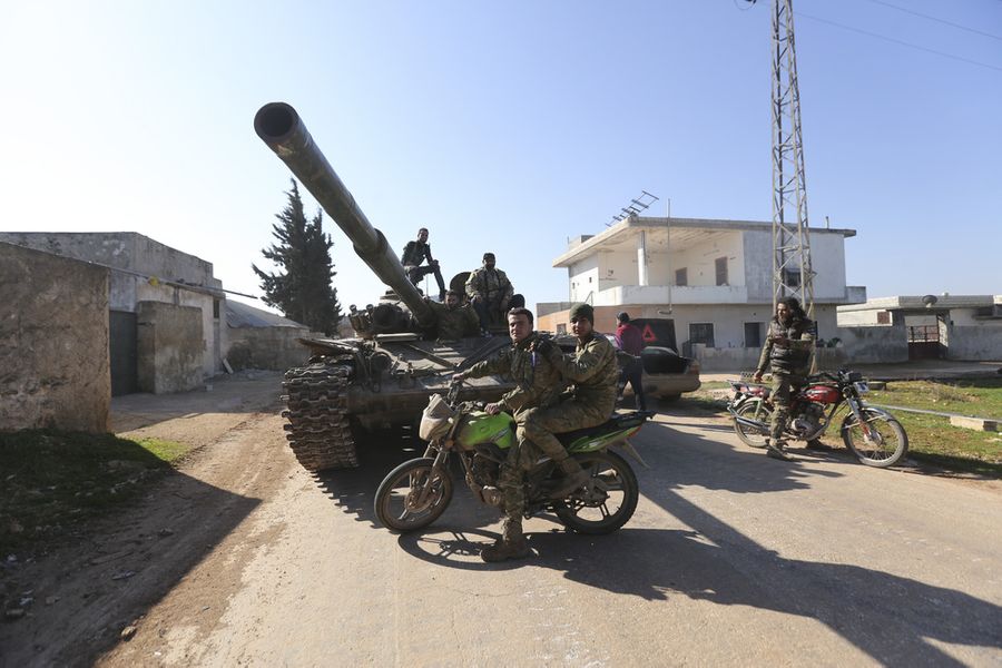 Боевики сирийской вооружённой оппозиции, поддерживаемые Турцией. Фото © ТАСС / AP Photo / Ghaith Alsayed