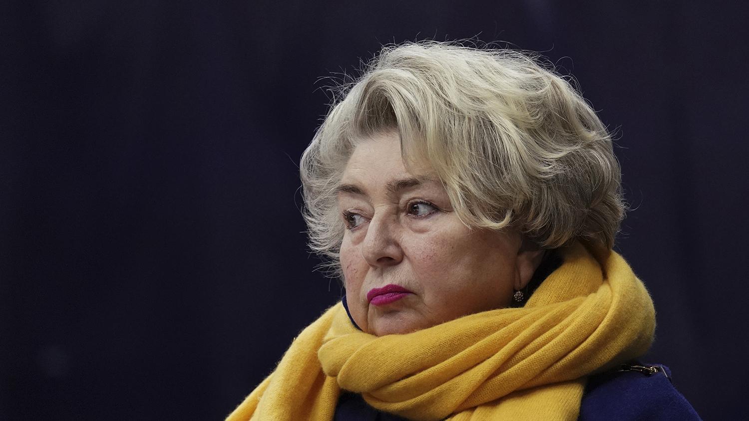 <p>Я вообще её давно не воспринимаю. Я думаю, что к людям, работающим в Госдуме, есть очень много вопросов, на которые они должны ответить перед российским народом. А за свои комментарии отвечу я. Меня её высказывания не интересуют</p>