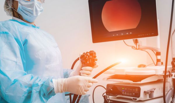 Врачи предостерегли чиновников-коррупционеров от поедания вещдоков 