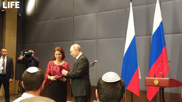 Путин посмертно наградил орденом Мужества героя восстания пленников в Собиборе