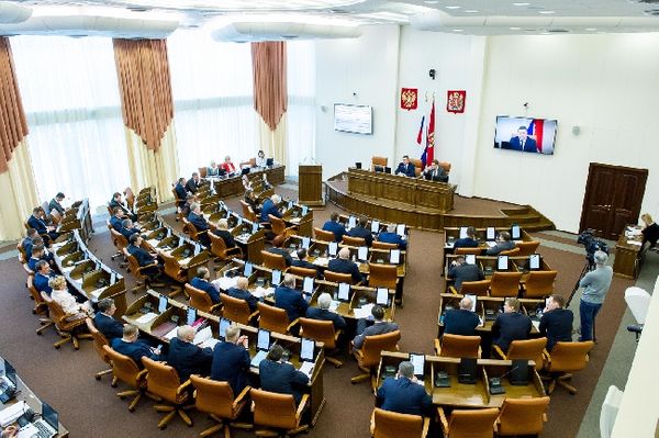 Депутаты Дальнего Востока и Сибири поддержали закон о поправке в Конституцию РФ
