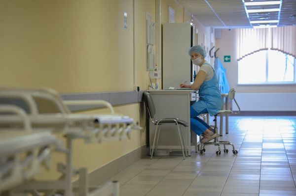 Российские больницы переводят на плановый режим работы