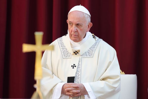 СМИ: Тест не выявил коронавирус у папы римского