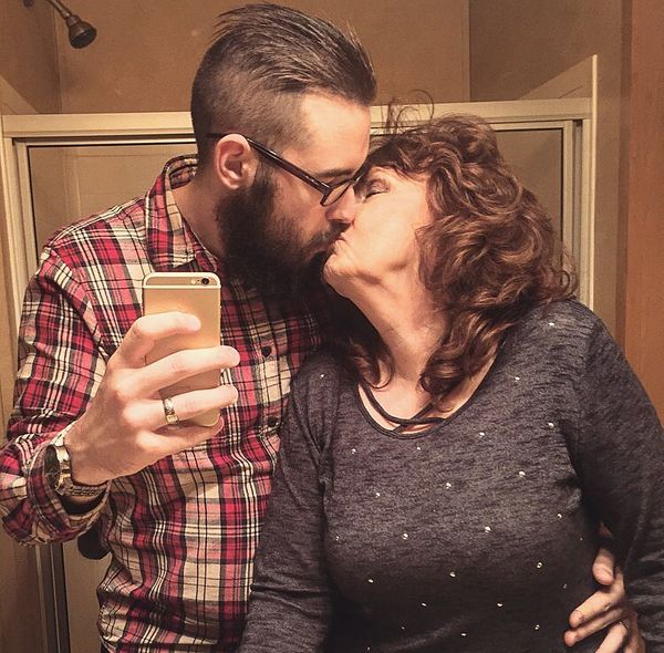 Влюблённые с разницей в возрасте в 53 года завели TikTok, шокируя пользователей своими поцелуями