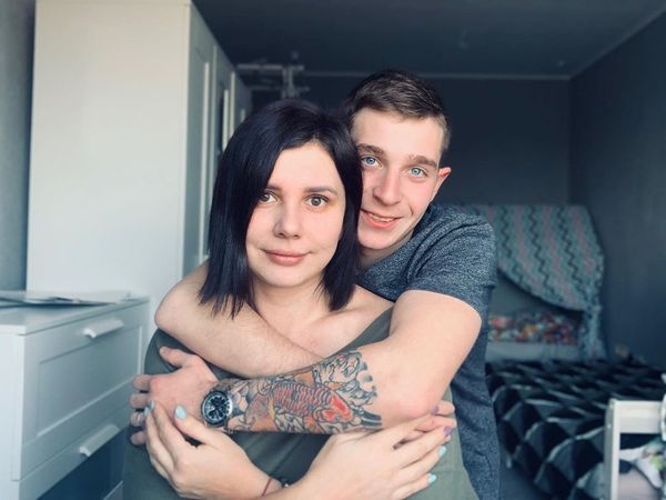 Блогерша из Краснодарского края, усыновившая пятерых детей, сразу после развода сошлась с 20-летним пасынком