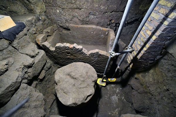 Могила Ромула? Древний саркофаг нашли в подземелье на Римском форуме