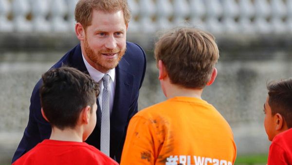 Принц Гарри впервые появился на публике после "королевского скандала"