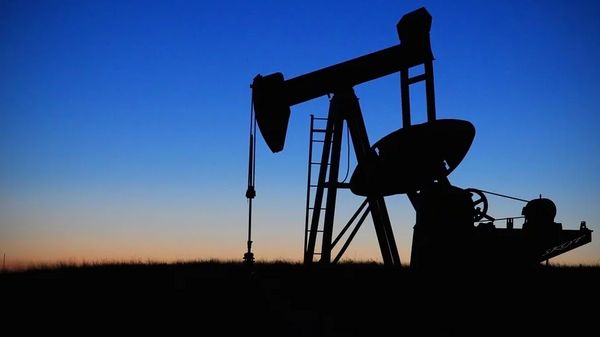 Стоимость нефти марки Brent упала ниже $52 за баррель впервые с декабря 2018 года