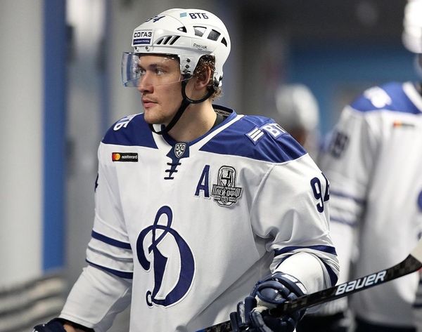 Борщ и плов вместо плей-офф. Хоккеист Миронов рассказал Лайфу, как проводит карантин на даче