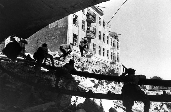 Минобороны рассказало, как советский командир с тремя ранениями уничтожил 150 фашистов