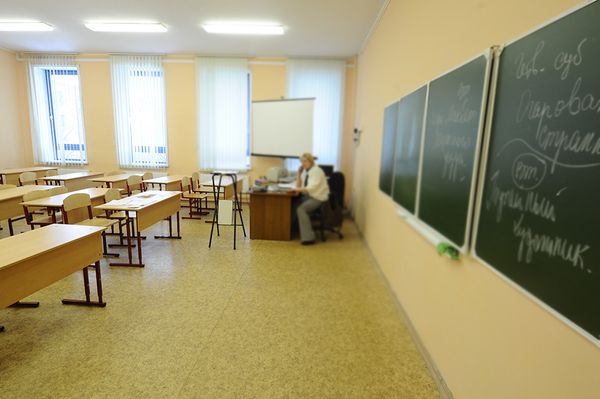В Астрахани уволилась директор школы, где учительницу обвинили в сексе с подростком