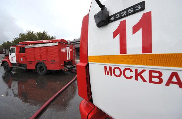 В Москве пожарные спасли оставленного дома без присмотра малыша