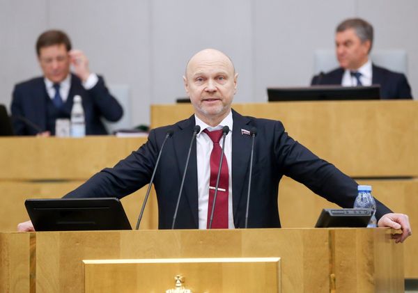 ЛДПР предложила лишить мандата депутата Катасонова, нарушившего карантин
