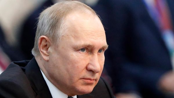 Путин призвал развивать вузы в регионах, а не "раздувать" столичные университеты