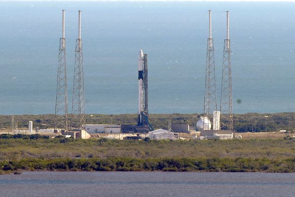 Space X перенесла запуск ракеты Falcon 9 с 60 спутниками