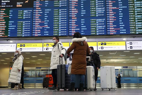 Названы рейсы, которыми прилетели в Москву заражённые россияне