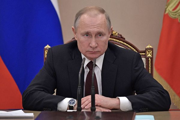 Путин снял с должностей четырёх генералов МВД и МЧС