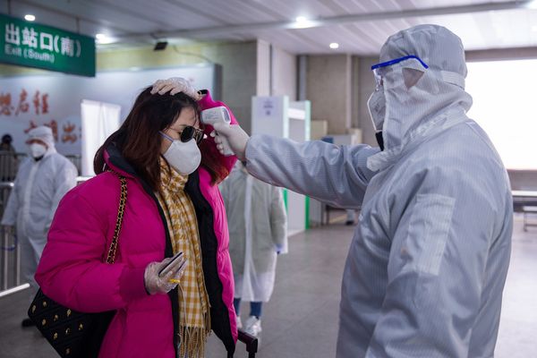 В Китае вдвое снизилась доля тяжелобольных коронавирусом