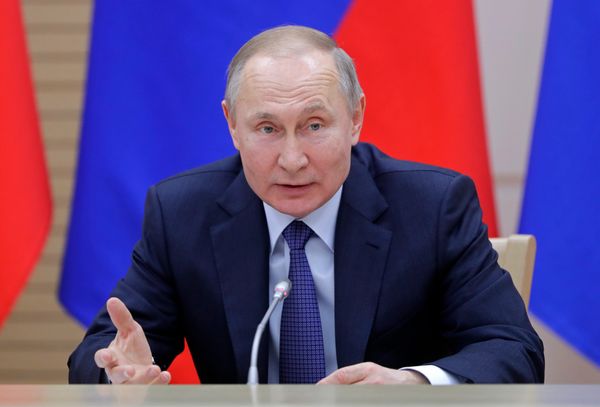 СМИ опубликовали перечень поручений Путина по борьбе с ВИЧ