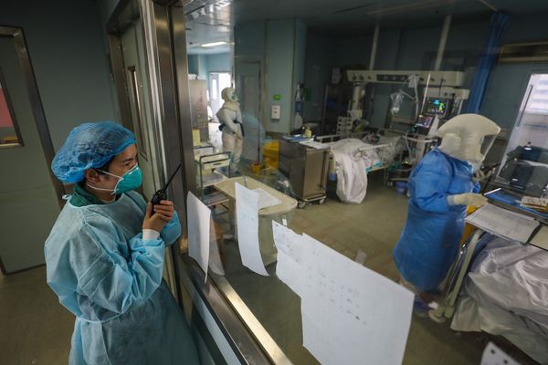 Во всём Китае от коронавирусной пневмонии умерло уже 1770 человек